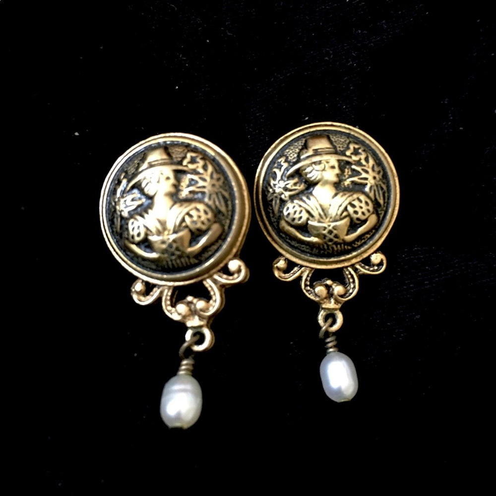 Vintage button earrings with seed pearl